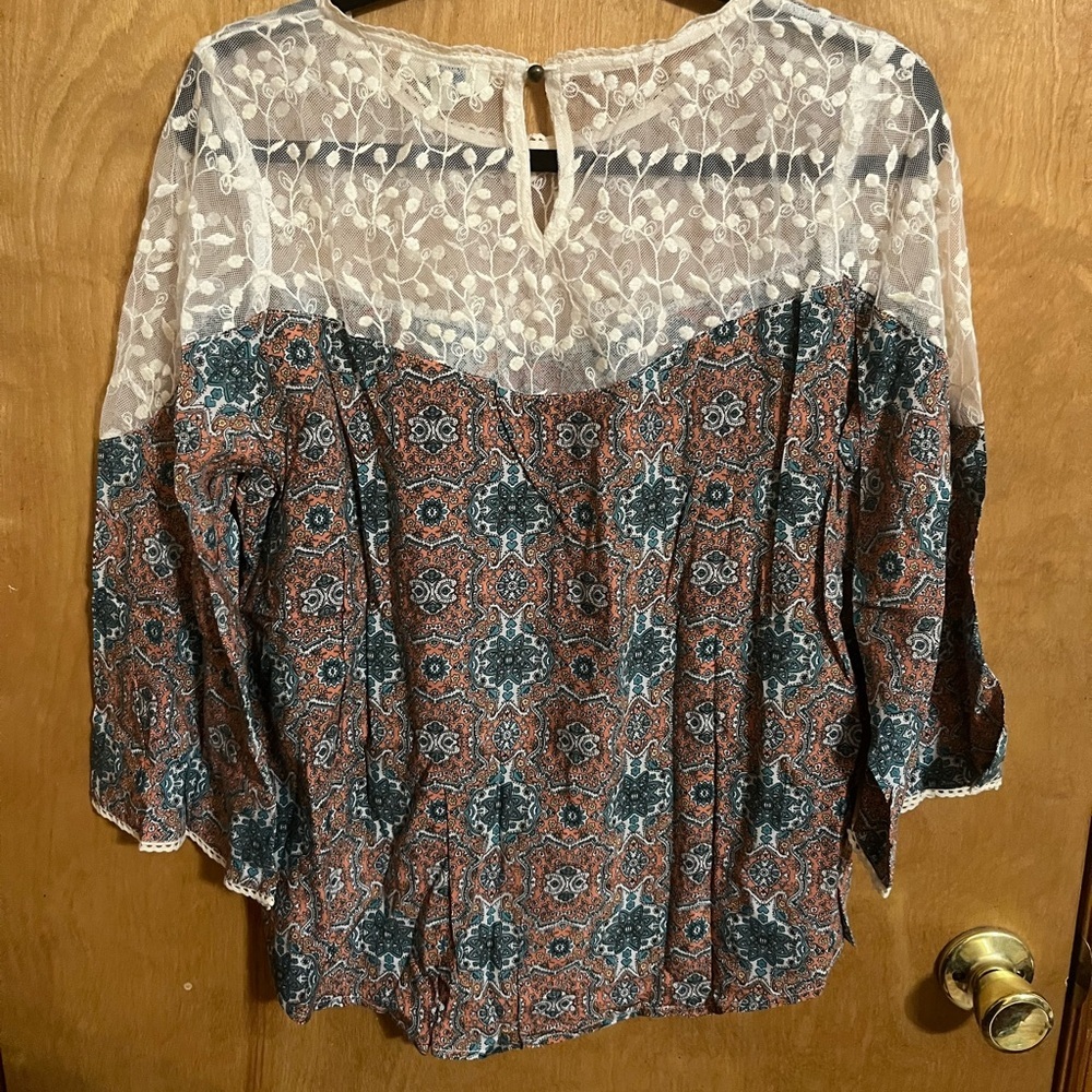 Women's Patterned Lace Top NWOT - Picture 12 of 12
